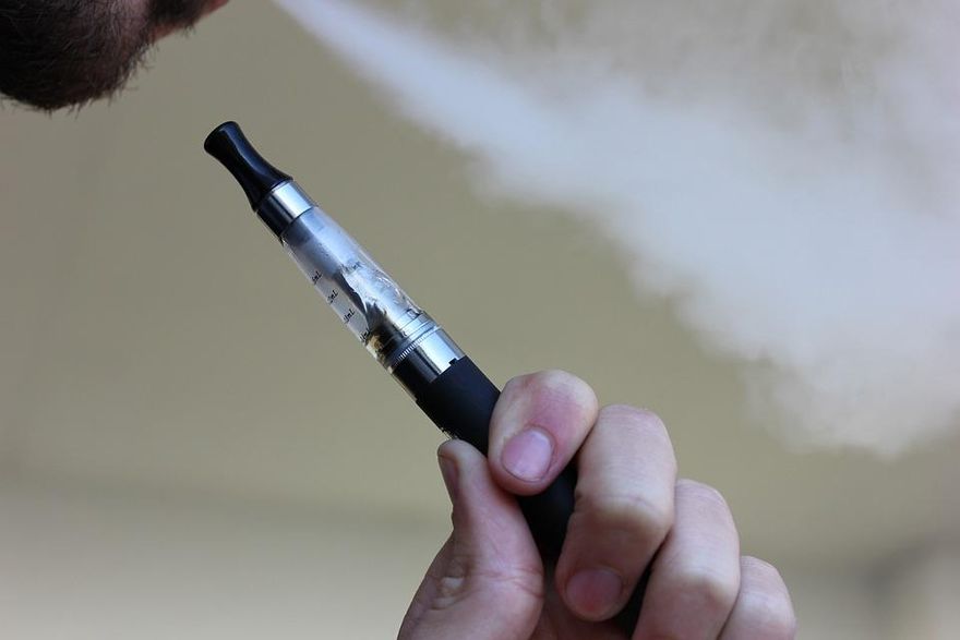 超過5.4萬青少年偷抽電子煙！孩子身上有不明甜味要注意
