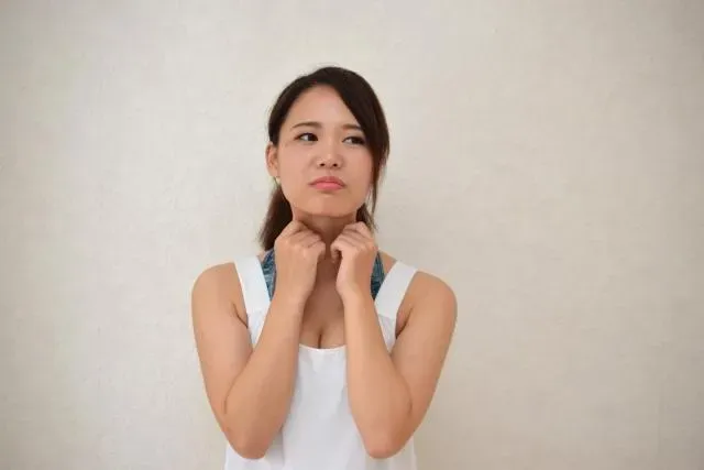 想用「消脂針」治療雙下巴？ 整形外科醫師：6類人不適合