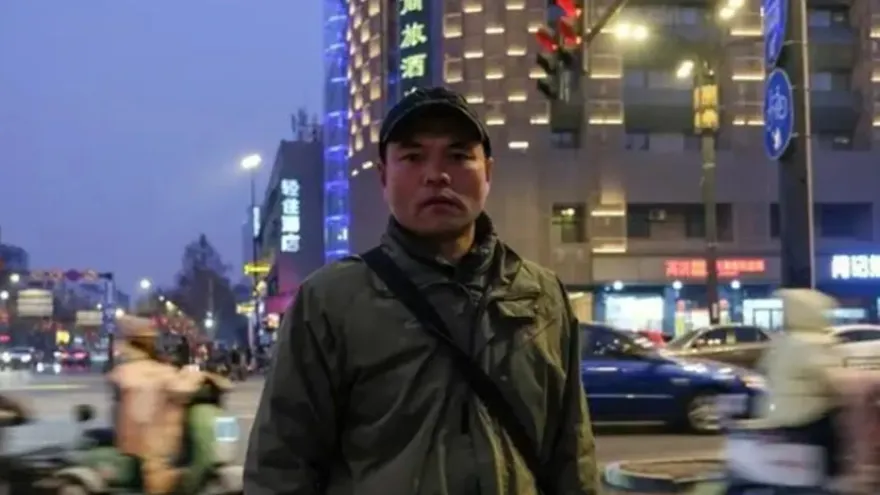 影/善無善報！男子捨身救2女孩反被當騙子　身中4刀醫藥費全自掏腰包