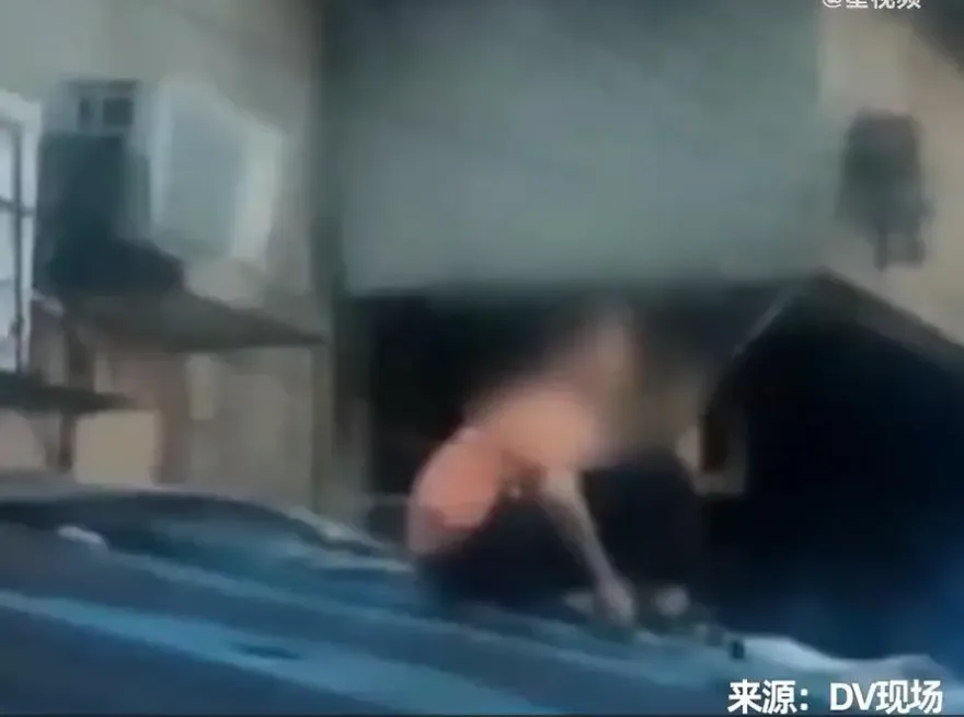 影/媽媽不准出去玩…小二童模仿遊戲跳樓　幸運墜落雨棚撿回一命