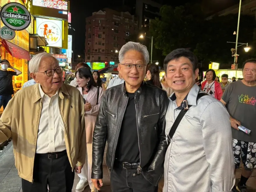 黃仁勳美食足跡曝！寧夏夜市超夯　這家店爆紅「訂位電話接到手軟」